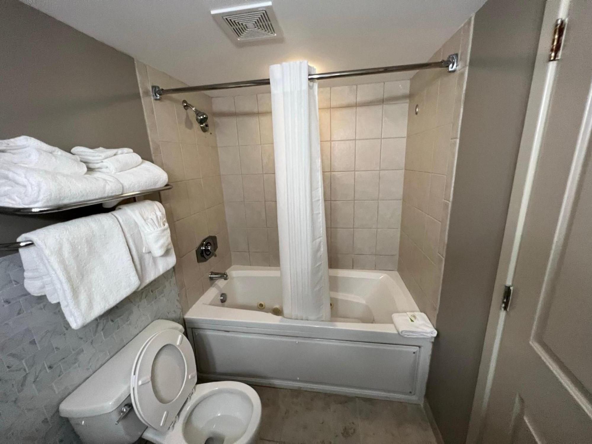 Вілла 107 S Ocean Blvd, 0308 - Ocean Front Sleeps 6 Мертл-Біч Екстер'єр фото